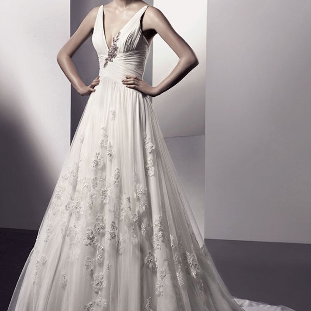 Enzoani Elloise White Chiffon Swarovski Applique Wedding Gown